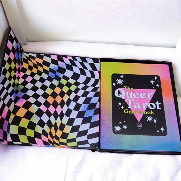 Queer Tarot An Inclusive Deck & Guidebook - Picture 4 of 6